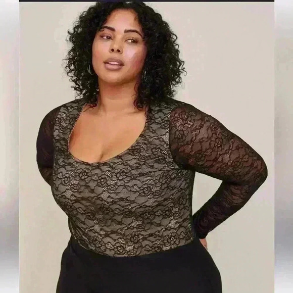 Torrid Bodysuit Black Lace Lined Stretch Long Sleeve Scoop Neck - Picture 1 of 9
